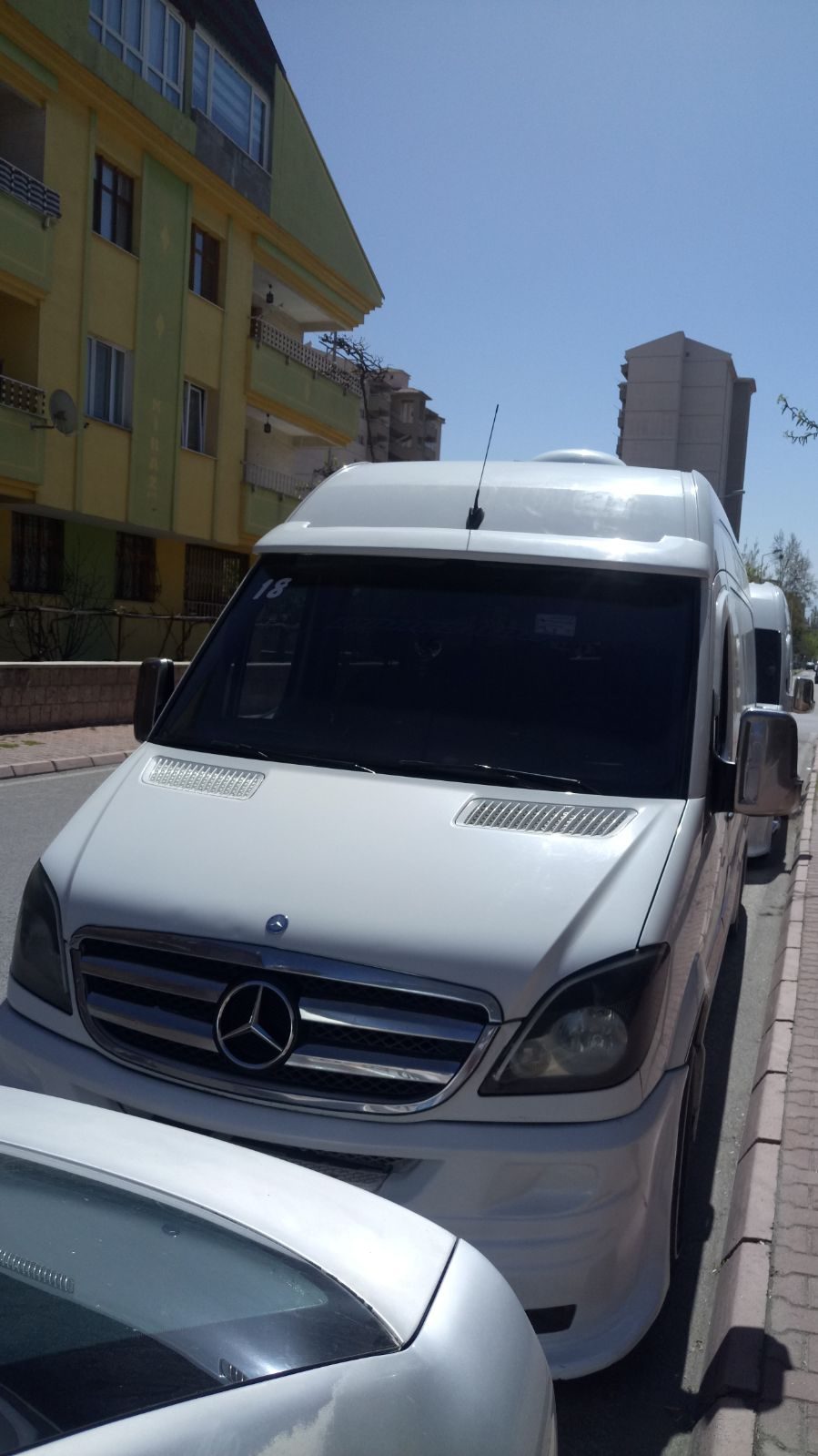 Mercedes-Benz Sprinter Ön Cam Güneşlik Fiberglass