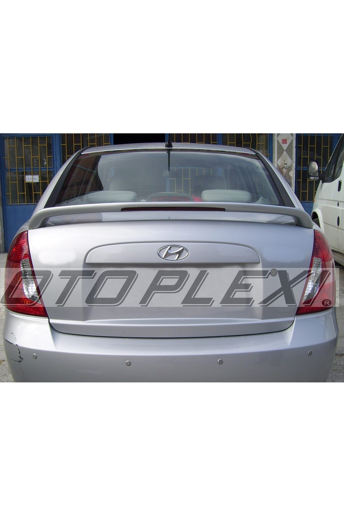 Hyundai Accent Era Spoiler Ayaklı ışıklı Boyasız Astarlı