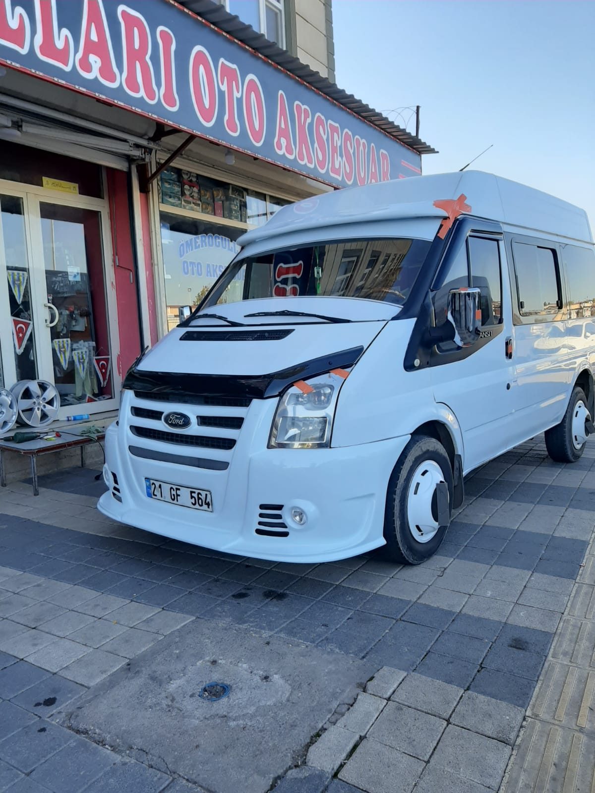 Ford Transit T-16 Ön Tampon Panjurlu Yuvarlak Sisli