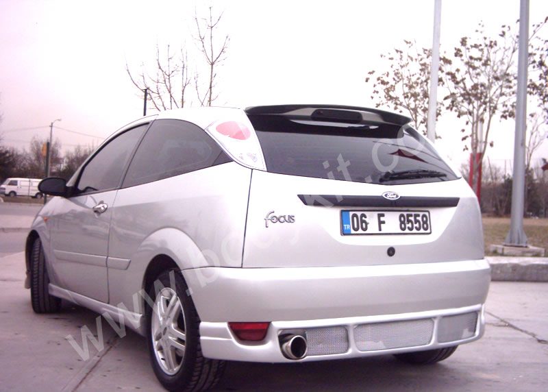 Ford Focus 1 HB Arka Karlık + Cam Üstü Spoiler Fiber