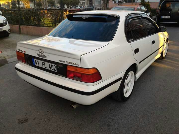 Toyota Corolla 1992-98 Arka Cam Üstü Spoiler Fiberglass (ışık Yok)