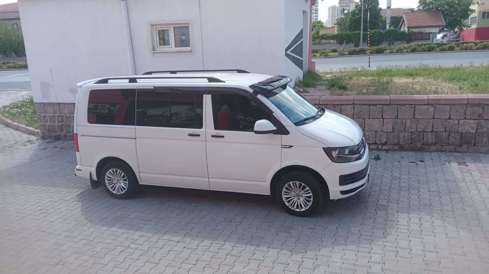 Volkswagen Transporter T. T5 Tavan Çıtası Ayaklı Mat Siyah Görünüm