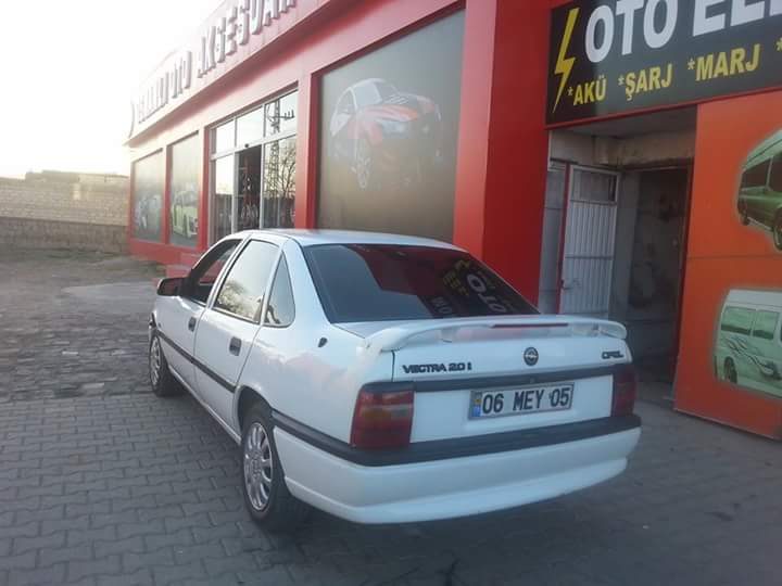 Opel Astra Ayaklı Işıklı Spoiler Fiberglass