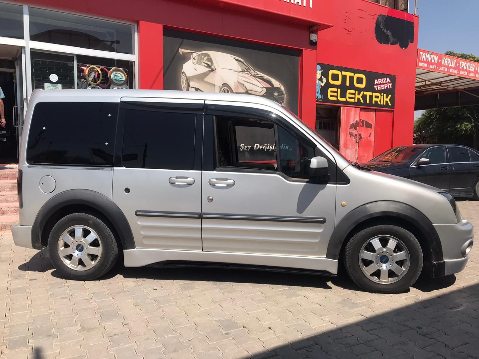 Ford Connect 2002-2014 Plastik Marşpiyel Çift Renk Görünümü