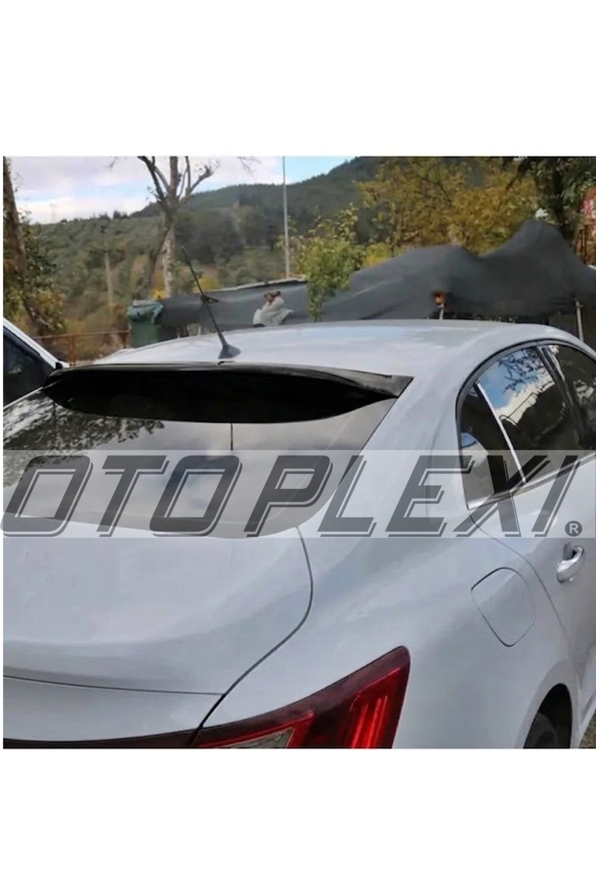 Renault Megane 4 Arka Cam Üstü Spoiler Rüzgarlık Plastik Siyah 2016 sonrası