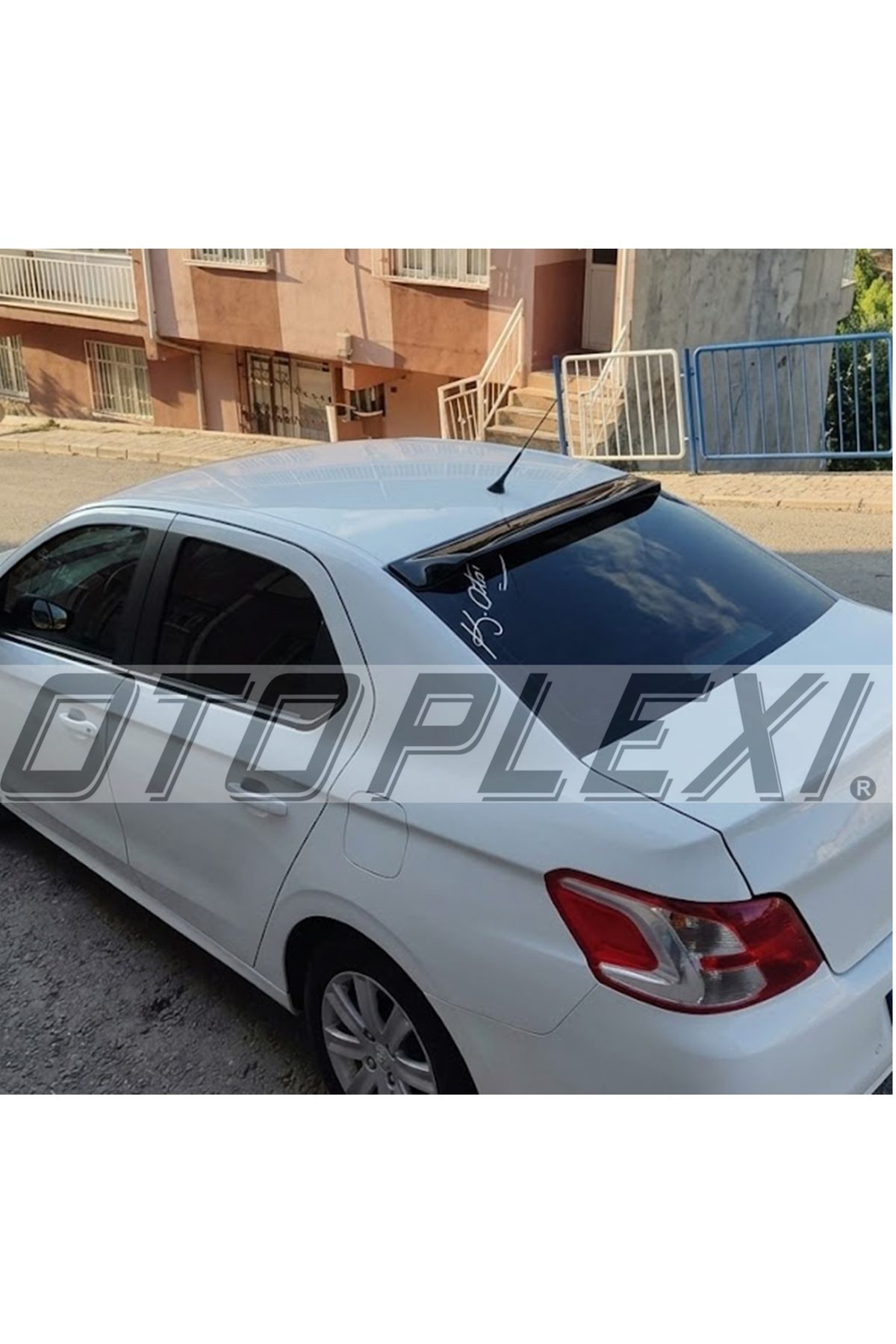 Renault Symbol Arka Cam Üstü Spoiler Rüzgarlık Plastik Siyah 2013+
